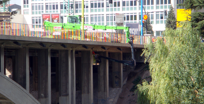 Plataformas para suspensión en puentes